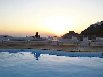Sun Rocks Boutique Hotel